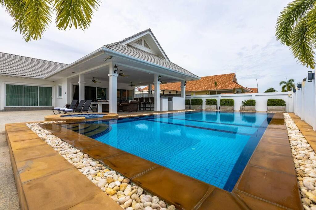 Private 3 Bedroom Pool Villa! Casa vacanze
