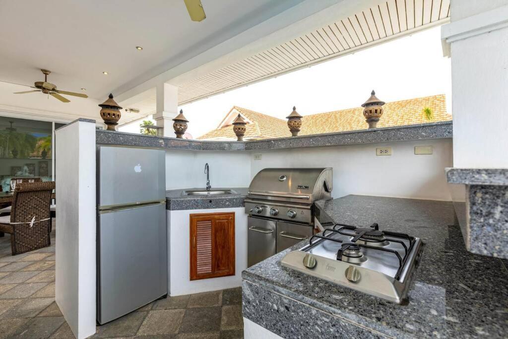Private 3 Bedroom Pool Villa! Casa vacanze *